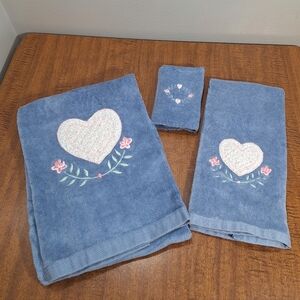 NWOT Vtg Saturday Knight 3 Towel Set Blue Embroidered Hearts 80s-90s Cottagecore